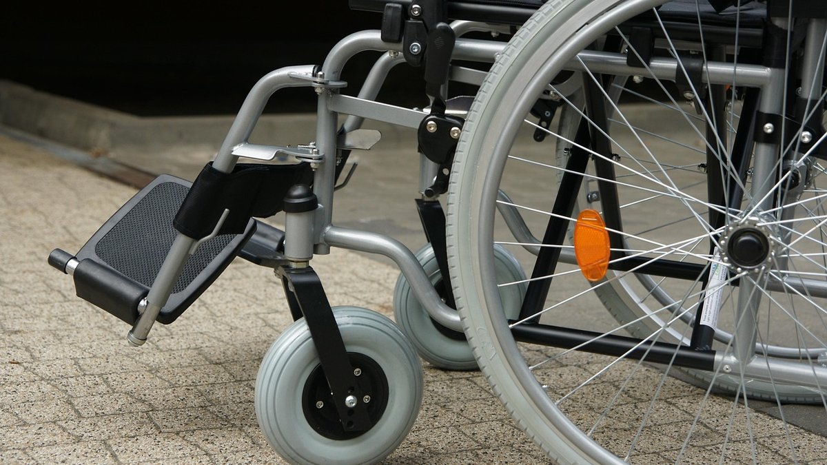 Rollator versus Walker: Which One Suits You?